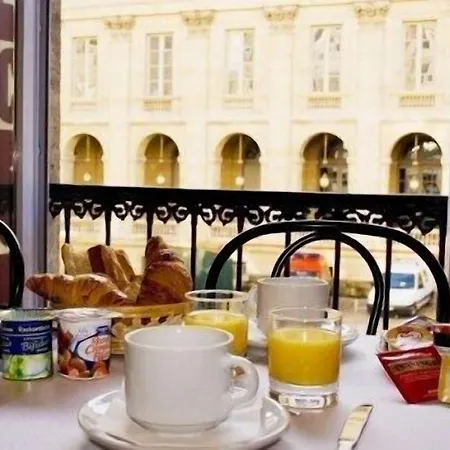 De L'opera Hotel 2*