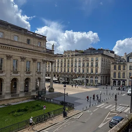 De L'opera Hotel 2*