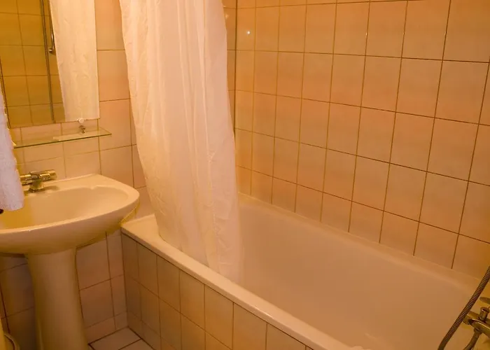 デ ロペラ ホテル