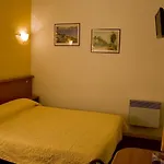 De L'opera Hotel 2*